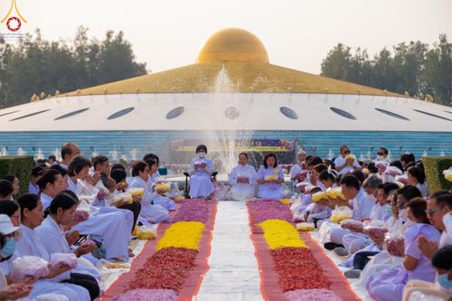 ภาพ No.120088:พิธีต้อนรับพระธรรมยาตรา ในโครงการธรรมยาตรา กตัญญูบูชา มหาปูชนียาจารย์ พระมงคลเทพมุนี(สด จนฺทสโร) พระผู้ปราบมาร อนุสรณ์สถาน 7 แห่ง ปีที่ 12 วันที่ 28 มกราคม พ.ศ. 2567 ณ วัดพระธรรมกาย จ.ปทุมธานี
