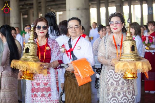 ภาพ No.209713:วันอาทิตย์ที่ 2 มีนาคม พ.ศ. 2568 พิธีภาคบ่าย สัมมนาพิเศษ, ปฏิบัติธรรม พิธีรับมอบพระบรมสารีริกธาตุ ณ สภาธรรมกายสากล วัดพระธรรมกาย