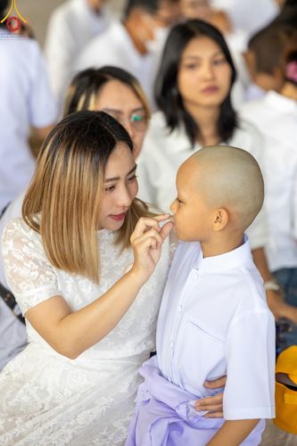 ภาพ No.133980:พิธีขอขมามอบผ้าไตร โครงการบรรพชาสามเณร ศูนย์อบรมวัดพระธรรมกาย ณ วัดพระธรรมกาย วันเสาร์ที่ 6 เมษายน พ.ศ. 2567