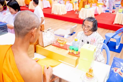 ภาพ No.272944:วันอาทิตย์ที่ 23 พฤศจิกายน พ.ศ.2568 พิธีมุทิตาสักการะ พระมหาเถระและพระเถระ ประจำปีพุทธศักราช 2568 ณ ห้องแก้วสารพัดนึก 2 สภาธรรมกายสากล  วัดพระธรรมกาย