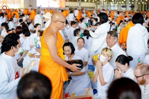 ภาพ No.207306:พิธีตักบาตร และปฏิบัติธรรมช่วงสาย ในวันมาฆบูชา วันพุธที่ 12 กุมภาพันธ์ พ.ศ. 2568 ณ วัดพระธรรมกาย จังหวัดปทุมธานี