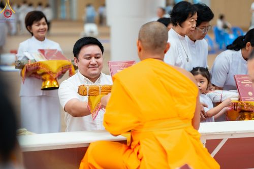 ภาพ No.138874:พิธีถวายกองทุนสนับสนุน การสร้างพระไตรปิฎกฉบับธรรมชัย และอนุรักษ์คัมภีร์ใบลาน น้อมบูชาธรรมหลวงพ่อธัมมชโย 80 ปี ณ ห้องแก้วสารพัดนึก 2 วัดพระธรรมกาย วันเสาร์ที่ 1 มิถุนายน พศ. 2567