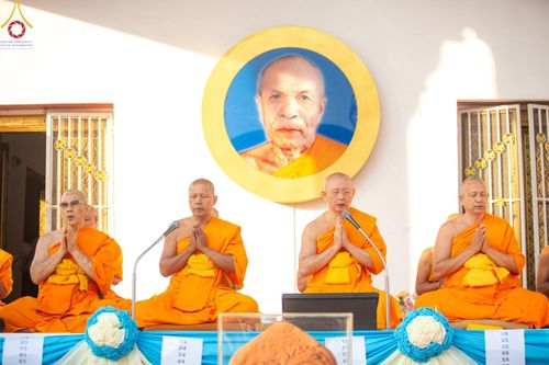 ภาพ No.197712:พิธีตักบาตรพระธรรมยาตรา ณ อนุสรณ์สถานลำดับที่ 4 สถานที่เกิดด้วยกายธรรม วัดโบสถ์(บน) ต.บางคูเวียง จ.นนทบุรี ในโครงการธรรมยาตรา กตัญญูบูชา มหาปูชนียาจารย์ พระมงคลเทพมุนี(สด จนฺทสโร) พระผู้ปราบมาร อนุสรณ์สถาน 7 แห่ง ปีที่ 13 วันที่ 19 มกราคม พ.ศ. 2568