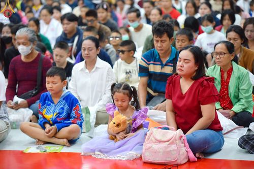 ภาพ No.193938:วัดพระธรรมกาย จัดงานวันเด็กแห่งชาติ ประจำปี พ.ศ.2568 ออกร้านอาหาร 200 ร้าน มอบของขวัญหลายหมื่นชิ้น วันที่ 12 มกราคม พ.ศ. 2568 วัดพระธรรมกาย อ.คลองหลวง จ.ปทุมธานี