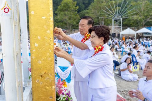 ภาพ No.275158:วันอาทิตย์ที่ 30 พฤศจิกายน พ.ศ. 2568 พิธีตอกเสาเข็ม "สร้างองค์พระเจดีย์เพื่อสร้างสันติภาพโลก" ต้นสุดท้าย ณ ศูนย์ปฏิบัติธรรมระยอง (บ้านช่องลม)