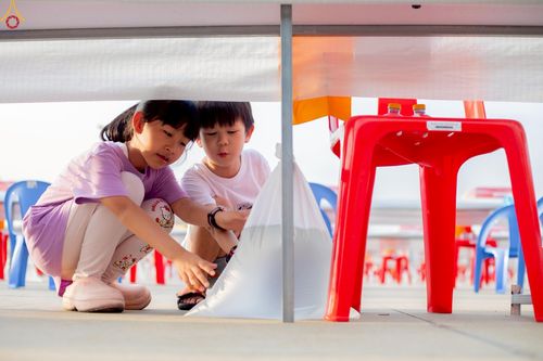 ภาพ No.225129:วันที่ 20 - 27 เมษายน พ.ศ. 2568 "ภาพแห่งความปลื้มที่ไม่มีวันจบ" คณะสงฆ์สามเณร เจ้าหน้าที่ และสาธุชน ร่วมแรงร่วมใจกันเตรียมงานและเก็บงาน เพื่อวันคุ้มครองโลก พิธีถวายมหาสังฆทานคณะสงฆ์ 40,000 กว่าวัดทั่วประเทศ