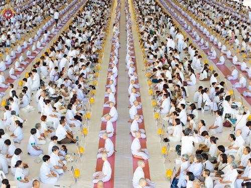 ภาพ No.215024:วันเสาร์ที่ 5 เมษายน พ.ศ. 2568 พิธีเวียนประทักษิณรอบพระมหาธรรมกายเจดีย์  พิธีวันทาเจดีย์ พิธีขอขมาและมอบผ้าไตร ในโครงการบรรพชาสามเณรฟื้นฟูพระพุทธศาสนาทั่วไทย , โครงการหน่อแก้วเปรียญธรรม รุ่นที่ 13 ,  โครงการสามเณรยุวธรรมทายาท รุ่นที่ 33 , โครงการสามเณรมั