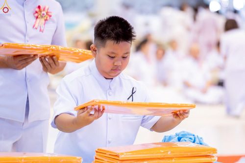 ภาพ No.277555:วันอาทิตย์ต้นเดือนที่ 7 ธันวาคม พ.ศ.2568 พิธีทอดผ้าป่าต้นสมบัติจักรพรรดิ ณ สภาธรรมกายสากล วัดพระธรรมกาย