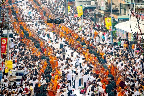 ภาพ No.237132:วันอาทิตย์ที่ 10 สิงหาคม พ.ศ. 2568 มหาสังฆทานครั้งยิ่งใหญ่ ตักบาตรพระ 10,000 รูป ถ.นิพัทธ์อุทิศ 3 ใจกลางนครหาดใหญ่ จ.สงขลา (ชุดที่ 2)