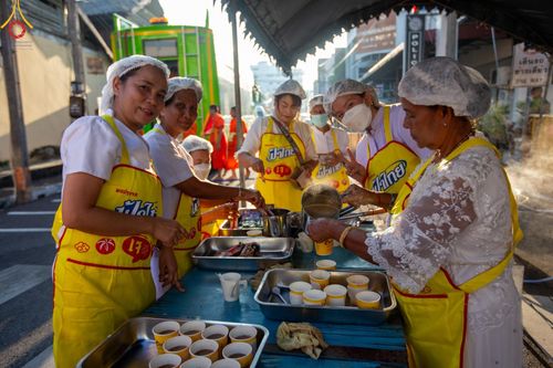 ภาพ No.151704:V.55 ทีมใหญ่ที่หาดใหญ่ เจ้าหน้าที่ทุกสถานะ หลายสัญชาติ ร่วมกันจัดงานตักบาตรที่หาดใหญ่ วันที่ 10-11 สิงหาคม พ.ศ. 2567
