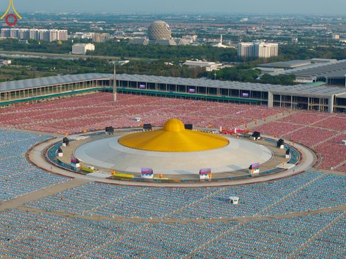 ภาพ No.221633:วันอังคารที่ 22 เมษายน พ.ศ. 2568 ภาพพิธีถวายมหาสังฆทานคณะสงฆ์ 40,000 กว่าวัดทั่วประเทศ เนื่องในวันคุ้มครองโลก ชุดที่ 2 (ปลื้มให้สมการรอคอย) ณ ลานธรรมพระมหาธรรมกายเจดีย์ วัดพระธรรมกาย