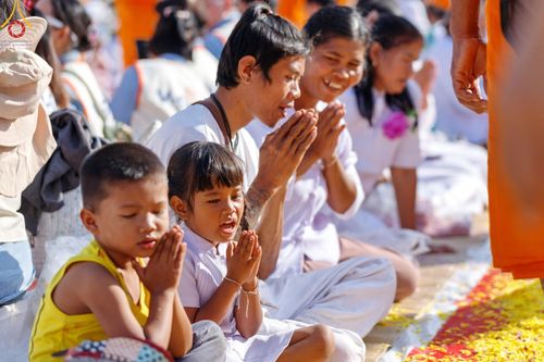ภาพ No.193331:พิธีต้อนรับพระธรรมยาตรา ณ อนุสรณ์สถาน สถานที่เกิดในเพศสมณะ วัดสองพี่น้อง อำเภอสองพี่น้อง จังหวัดสุพรรณบุรี ในโครงการธรรมยาตรา กตัญญูบูชา มหาปูชนียาจารย์ พระมงคลเทพมุนี(สด จนฺทสโร) พระผู้ปราบมาร อนุสรณ์สถาน 7 แห่ง ปีที่ 13 วันที่ 11 มกราคม พ.ศ. 2568
