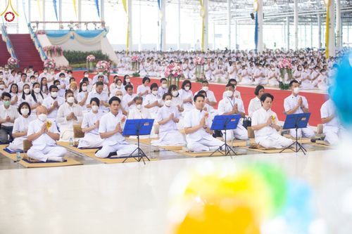 ภาพ No.86912:พิธีตักบาตร , พิธีบูชาข้าวพระ , พิธีจุดเทียนใจ ไฟนิรันดร์ อนันตชัย ในวันอาทิตย์ต้นเดือน 3 กันยายน พ.ศ. 2566 ณ วัดพระธรรมกาย