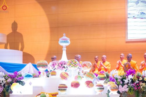 ภาพ No.177649:พิธีตักบาตรและพิธีบูชาข้าวพระ ในวันอาทิตย์ต้นเดือนที่ 1 ธันวาคม พ.ศ. 2567 ณ สภาธรรมกายสากล วัดพระธรรมกาย