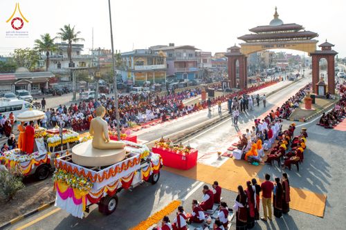 ภาพ No.212973:วันที่ 14 - 15 มีนาคม พ.ศ. 2568 คณะสงฆ์และสามเณรเดินธรรมยาตรา ในโครงการบวชสามเณรเนปาล 500 รูป ไปยังสถานที่รอบมายาเทวีและลุมพินีเกรด ณ ลุมพินี ประเทศเนปาล