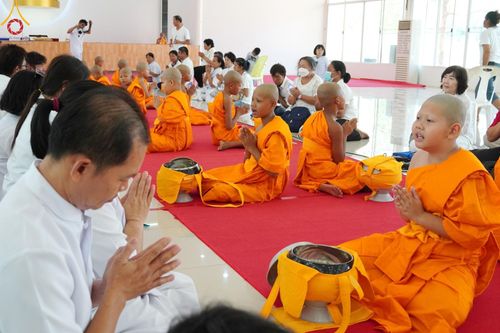 ภาพ No.134916:พิธีตัดปอยผม พิธีขอขมารับผ้าไตร พิธีบรรพชา และพิธีถวายบาตร ในโครงการบรรพชาสามเณร ฟื้นฟูพระพุทธศาสนาทั่วไทย  ณ ศูนย์ปฏิบัติธรรมและศูนย์อบรมเยาวชนเพชรบุรี ต.ท่าแลง อ.ท่ายาง จ.เพชรบุรี