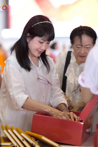 ภาพ No.212330:วันพุธที่ 19 มีนาคม พ.ศ. 2568 การบรรจุไทยธรรมลงกล่องสำเร็จ 43,500 กล่อง เพื่อถวายแด่พระสังฆาธิการ 40,000 กว่าวัดทั่วไทย ในวันคุ้มครองโลก 22 เมษายน พ.ศ. 2568 ณ บ้านแก้วเรือนทองคุณยายฯ วัดพระธรรมกาย