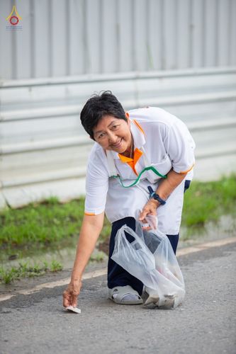 ภาพ No.88765:คณะสงฆ์ เจ้าหน้าที่ และสาธุชน ทุ่มเทแรงกายแรงใจเตรียมงาน เพื่องานวันครูผู้ค้นพบวิชชาธรรมกาย ตั้งแต่วันที่ 20 กันยายน พ.ศ. 2566