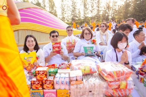 ภาพ No.193030:พิธีตักบาตรพระธรรมยาตรา ณ อนุสรณ์สถานคลองบางนางแท่น อ.สามพราน จ.นครปฐม ในโครงการธรรมยาตรา กตัญญูบูชา มหาปูชนียาจารย์ พระมงคลเทพมุนี(สด จนฺทสโร) พระผู้ปราบมาร อนุสรณ์สถาน 7 แห่ง ปีที่ 13 วันที่ 11 มกราคม พ.ศ.2568