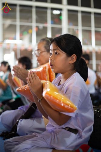 ภาพ No.143749:พิธีถวายผ้าไตร, สวดธรรมจักร, ปฏิบัติธรรม และฟังแสดงพระธรรมเทศนา ภาษาเมียนมา โดยมีสาธุชนชาวเมียนมากว่า 4,000 คน เข้าร่วมพิธี ณ มหารัตนวิหารคด วัดพระธรรมกาย วันอาทิตย์ที่ 7 กรกฎาคม พ.ศ. 2567