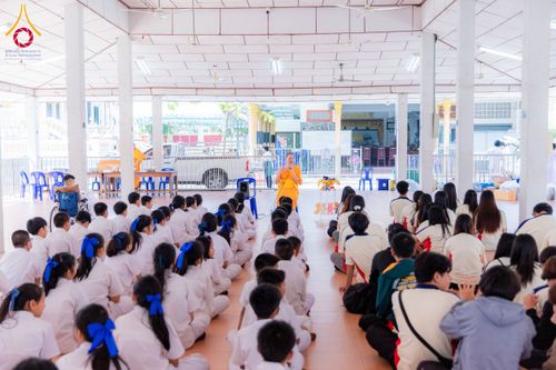 ภาพ No.199960:พิธีทอดผ้าป่าทำนุบำรุงศาสนสถาน ณ วัดบางช้างใต้ ตำบลบางช้าง อำเภอสามพราน จังหวัดนครปฐม ในโครงการธรรมยาตรา กตัญญูบูชา มหาปูชนียาจารย์ พระมงคลเทพมุนี(สด จนฺทสโร) พระผู้ปราบมาร อนุสรณ์สถาน 7 แห่ง ปีที่ 13 วันที่ 22 มกราคม พ.ศ. 2568