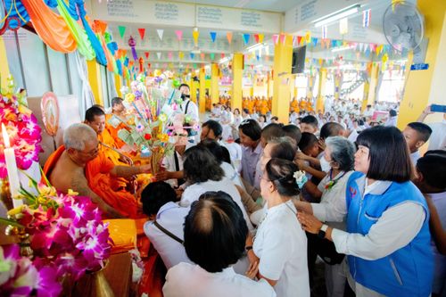 ภาพ No.192204:พิธีทอดผ้าป่าทำนุบำรุงศาสนสถาน ณ วัดนราภิรมย์ ตำบลนราภิรมย์ อำเภอบางเลน จังหวัดนครปฐม ในโครงการธรรมยาตรา กตัญญูบูชา มหาปูชนียาจารย์ พระมงคลเทพมุนี(สด จนฺทสโร) พระผู้ปราบมาร อนุสรณ์สถาน 7 แห่ง ปีที่ 13 วันที่ 9 มกราคม พ.ศ. 2568