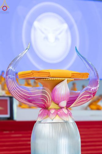 ภาพ No.99862:พิธีทอดผ้าป่า ต้นสมบัติจักรพรรดิ ในวันอาทิตย์ที่ 3 ธันวาคม พ.ศ. 2566 ณ สภาธรรมกายสากล วัดพระธรรมกาย จ.ปทุมธานี