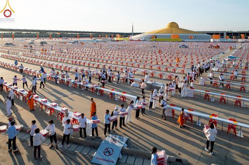 ภาพ No.219147:วันที่ 19-21 เมษายน พ.ศ. 2568 การเตรียมงานในลานธรรม , วิหารคด เพื่องานวันคุ้มครองโลก 22 เมษายน พ.ศ. 2568