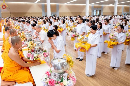 ภาพ No.206964:พิธีถวายโคมมาฆประทีป น้อมถวายเป็นพุทธบูชา แด่คณะพระภิกษุ สามเณร วัดพระธรรมกาย วันอาทิตย์ที่ 9 กุมภาพันธ์ พ.ศ. 2568 ณ ห้องแก้วสารพัดนึก 2 สภาธรรมกายสากล วัดพระธรรมกาย จังหวัดปทุมธานี
