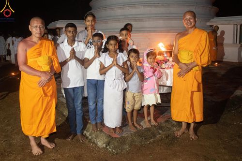 ภาพ No.141120:PhotoStory มหาศรัทธา ธรรมยาตราศรีลังกา EP.6 พิธีจุดวิสาขประทีป 6 วัด ถวายเป็น พุทธบูชา  โครงการสยาม-ลังกา ธรรมยาตรา  ฉลองเทศกาลวิสาขบูชาแห่งชาติ ศรีลังกา  บูชาธรรม 80 ปี หลวงพ่อธัมมชโย วันที่ 16 พฤษภาคม พ.ศ. 2567