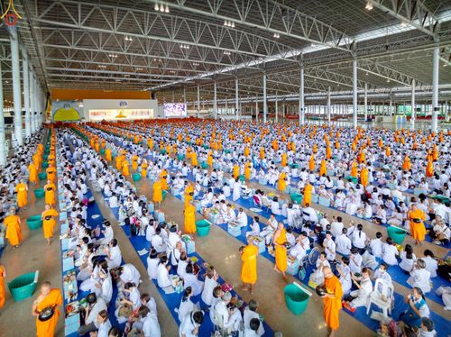 ภาพ No.240471:วันพุธที่ 27 สิงหาคม พ.ศ. 2568 พิธีตักบาตร ในวันธรรมชัย ณ วัดพระธรรมกาย จ.ปทุมธานี