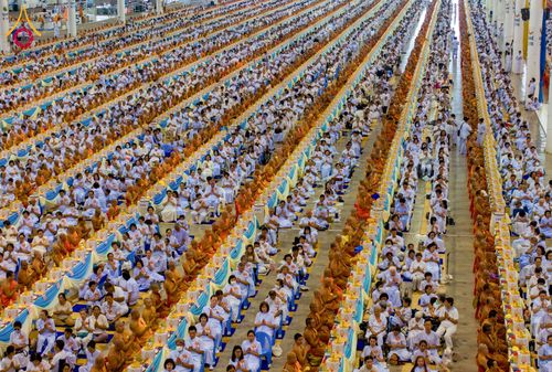 ภาพ No.60018:พิธีเจริญพระพุทธมนต์ "ฉลองอายุวัฒนมงคล 80 ปี หลวงพ่อธัมมชโย" พิธีถวายไทยธรรม คณะสงฆ์ 10,000 กว่าวัดทั่วประเทศ ในวันคุ้มครองโลก วันจันทร์ที่ 22 เมษายน พ.ศ. 2567 ณ สภาธรรมกายสากล วัดพระธรรมกาย จ.ปทุมธานี