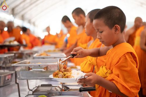 ภาพ No.60390:การต้อนรับพระสังฆาธิการ 10,000 กว่าวัดทั่วประเทศ พิธีมอบปัจจัยช่วยเหลือครู 4 จังหวัดชายแดนภาคใต้ พิธีปฏิบัติธรรม ในวันคุ้มครองโลก วันจันทร์ที่ 22 เมษายน พ.ศ.2567 ณ วัดพระธรรมกาย จ.ปทุมธานี