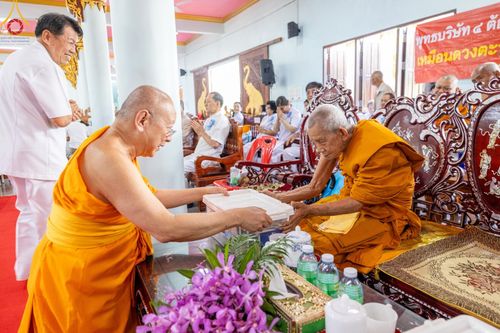 ภาพ No.131888:พิธีถวายสังฆทาน 323 วัด 4 จังหวัดชายแดนภาคใต้ ปีที่ 20 ครั้งที่ 167 และ พิธีมอบกองทุนหนุนแรงใจช่วยครูใต้ ปีที่ 17 ครั้งที่ 132 วันเสาร์ที่ 23 มีนาคม พ.ศ. 2567 ณ วัดมุจลินทวาปีวิหารพระอารามหลวง อ.หนองจิก จ.ปัตตานี