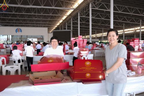 ภาพ No.210947:วันที่ 15 มีนาคม พ.ศ. 2568  บุญบรรจุกล่องไทยธรรม เพื่อถวายแด่พระสังฆาธิการ 40,000 กว่าวัดทั่วไทย ในวันคุ้มครองโลก 22 เมษายน พ.ศ. 2568