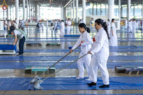 ภาพ No.167565:พิธีตักบาตรและพิธีบูชาข้าวพระ ในวันอาทิตย์ที่ 3 พฤศจิกายน พ.ศ. 2567 ณ วัดพระธรรมกาย