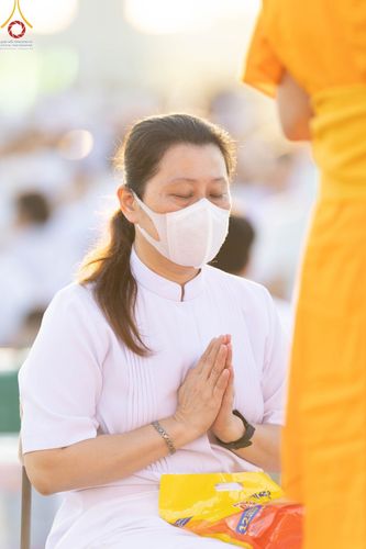 ภาพ No.105317:พิธีตักบาตรฉลองพระบวชใหม่ รุ่นบูชาธรรมมหาปูชนียาจารย์ และต้อนรับศักราชใหม่ วันจันทร์ที่ 1 มกราคม พ.ศ. 2567 ณ ลานธรรมพระมหาธรรมกายเจดีย์ วัดพระธรรมกาย
