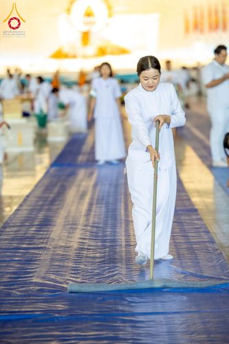 ภาพ No.277068:วันอาทิตย์ที่ 7 ธันวาคม พ.ศ. 2568 พิธีตักบาตรอาทิตย์ต้นเดือน ณ บ้านแก้วเรือนทองคุณยายฯ วัดพระธรรมกาย