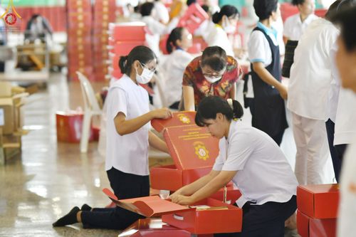 ภาพ No.212098:วันจันทร์ที่ 17 มีนาคม พ.ศ. 2568 บุญบรรจุกล่องไทยธรรม เพื่อถวายแด่พระสังฆาธิการ 40,000 กว่าวัดทั่วไทย ในวันคุ้มครองโลก 22 เมษายน พ.ศ. 2568 ณ บ้านแก้วเรือนทองคุณยายฯ วัดพระธรรมกาย