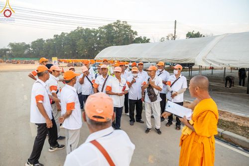 ภาพ No.130077:V.34 เพื่อธรรมเพื่อบางกล่ำ การรับบุญของเจ้าหน้าที่หน่วยงานต่างๆ  เพื่องานธรรมยาตราอัญเชิญพระบรมสารีริกธาตุ ประดิษฐาน ณ มหารัตนเจดีย์สิริปทุมสวรรค์ (เจดีย์อริยพุทธะ 5 พระองค์) ณ ศูนย์ปฏิบัติธรรมภาคใต้ อ.บางกล่ำ จ.สงขลา ระหว่างวันที่ 9-10 มีนาคม พ.ศ. 2567