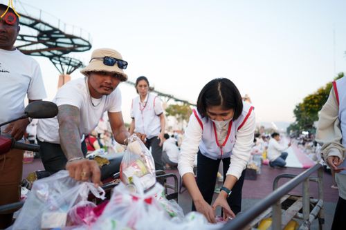 ภาพ No.185647:V.47 เบื้องหลังของเบื้องหน้า งานตักบาตรพระ 10,000 รูป ณ จ.กาญจนบุรี วันที่ 20-21 ธันวาคม พ.ศ. 2567