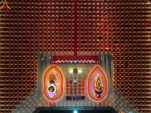 ภาพ No.107190:พิธีจุดประทีปถวายเป็นพุทธบูชา และบูชาธรรมมหาปูชนียาจารย์ ในโครงการธรรมยาตรากตัญญูบูชา มหาปูชนียาจารย์ พระมงคลเทพมุนี(สด จนฺทสโร) พระผู้ปราบมาร  อนุสรณ์สถาน 7 แห่ง ปีที่ 12  วันที่ 6 มกราคม พ.ศ. 2567 ณ อนุสรณ์สถานมหาวิหารพระมงคลเทพมุนี อ.สองพี่น้อง จ.สุพร