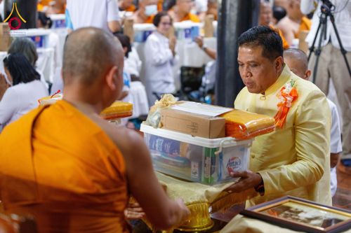 ภาพ No.202219:พิธีเจริญพระพุทธมนต์ ปฏิบัติธรรม มอบทุนการศึกษา ถวายสังฆทาน 108 วัด เพื่อถวายเป็นพุทธบูชา และขับเคลื่อนโครงการหมู่บ้านรักษาศีล 5 โดยคณะสงฆ์จังหวัดนครปฐม คณะศิษยานุศิษย์วัดพระธรรมกาย โครงการธรรมยาตรา ปีที่ 13 ณ วัดบางปลา อำเภอบางเลน จังหวัดนครปฐม