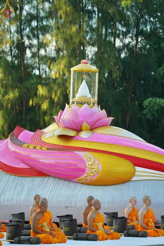 ภาพ No.186998:พระธรรมยาตราปฏิบัติธรรม และถ่ายภาพหมู่ประวัติศาสตร์ ปีที่ 13 ณ ลานทิศตะวันออก มหาวิหารพระมงคลเทพมุนี วัดพระธรรมกาย จ.ปทุมธานี วันเสาร์ที่ 28 ธันวาคม พ.ศ. 2567