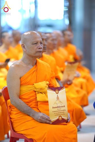 ภาพ No.284892:วันอาทิตย์ที่ 14 ธันวาคม พ.ศ.2568  พิธีปฏิบัติธรรม พิธีถวายภัตตาหารเป็นสังฆทาน พิธีมอบต้นสมบัติจักรพรรดิ ถวายแด่เจ้าอาวาสและประธานสงฆ์ 236 ศูนย์ส่งเสริมศีลธรรมทั่วโลก ณ สภาธรรมกายสากล วัดพระธรรมกาย