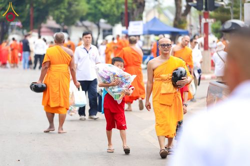 ภาพ No.310906:วันอาทิตย์ที่ 22 กุมภาพันธ์ พ.ศ. 2569 พิธีตักบาตรเเด่คณะพระภิกษุสงฆ์ 1,111 รูป จังหวัดน่าน หนึ่งในโครงการตักบาตรพระ 2,000,000 รูป 77 จังหวัดทั่วไทย ในวาระอันเป็นมงคลยิ่ง ครบรอบ 744 ปี นครน่าน สืบสานศรัทธา ทำบุญใหญ่ของเมืองน่าน ณ ข่วงเมือง วัดภูมินทร์ อำเ