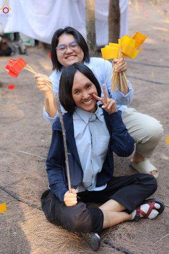 ภาพ No.300542:ภาพเบื้องหลังอาสาสมัครรวมใจ ชุดที่ 3 ในโครงการธรรมยาตรา กตัญญูบูชา มหาปูชนียาจารย์ พระมงคลเทพมุนี(สด จนฺทสโร) พระผู้ปราบมาร อนุสรณ์สถาน 7 แห่ง ปีที่ 14