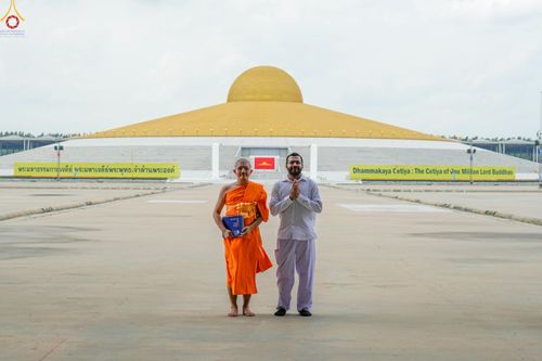 ภาพ No.345169:วันที่ 7 - 19 สิงหาคม พ.ศ.2569 ต้อนรับชาวต่างชาติเยี่ยมชมวัดพระธรรมกาย