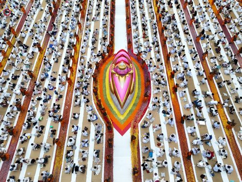 ภาพ No.69104:พิธีต้อนรับพระธรรมยาตรา ในโครงการธรรมยาตรากตัญญูบูชา มหาปูชนียาจารย์ พระมงคลเทพมุนี(สด จนฺทสโร) พระผู้ปราบมาร อนุสรณ์สถาน 7 แห่ง ปีที่ 11 วันที่ 3 มกราคม พ.ศ. 2566 ณ อนุสรณ์สถานมหาวิหารพระมงคลเทพมุนี จ.สุพรรณบุรี