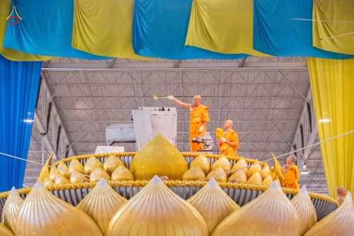 ภาพ No.81632:พิธีหล่อพระประธานเพื่อประดิษฐาน ณ ห้องแก้วสารพัดนึก 2 เนื่องในวันวิสาขบูชา วันเสาร์ที่ 3 มิถุนายน 2566 ณ วัดพระธรรมกาย จ.ปทุมธานี